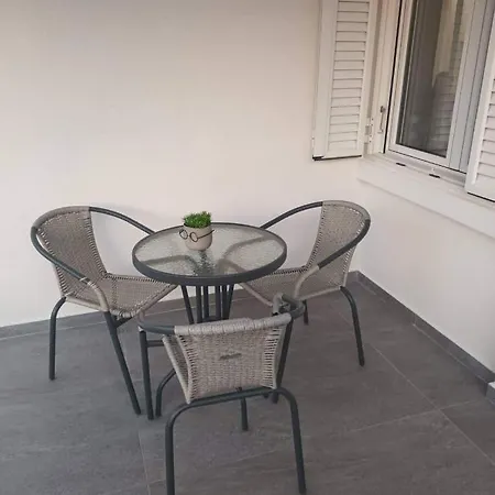 Oresti's Near Airport & Villa Artemida (Attica)