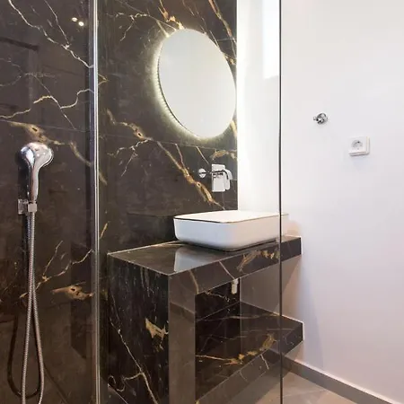 Oresti's Near Airport & Villa Artemida (Attica)