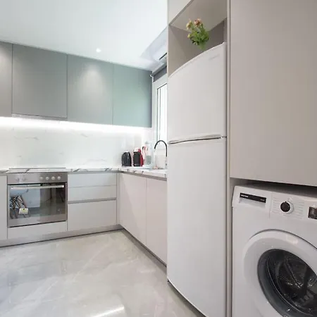 Oresti's Near Airport & Villa *